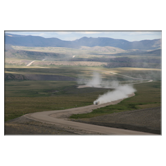 Auf dem Dempster Highway/Kanada fahren die Trucks mit 100 auf der Piste