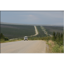 Dalton Highway mit Pipeline