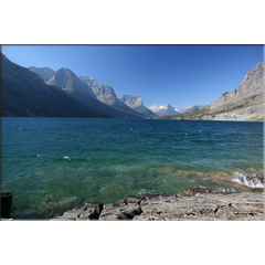 Der St. Mary Lake ist 16 Kilometer lang und leuchtet tiefblau